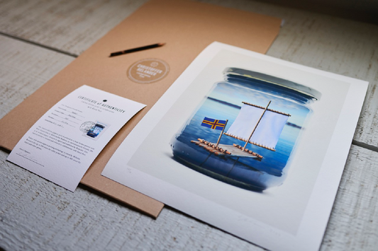 Unikt engångserbjudande - signerat Artist’s Edition konsttryck med frimärket Burkbåt!